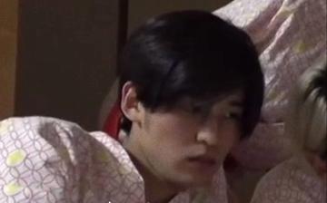 亲吻扑倒男人女人亲密表情