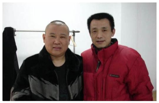 这才是郭德纲第一任搭档!从不蹭热度，如今收入连老郭徒弟都不如