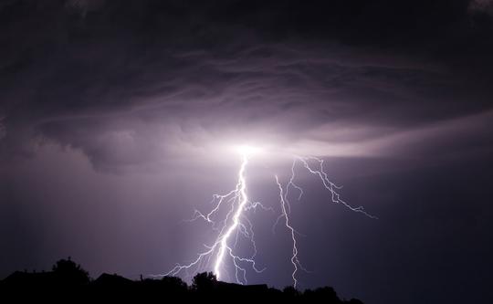 闪电_雷击_夜空_图片大全—全景创意图库（quanjing.com）中国领先的正版图片视频素材网站