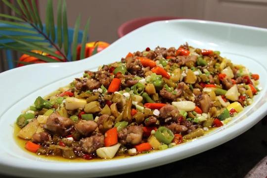 酸辣爽脆的味蕾刺激新鲜兔肉吃一口全是浓浓的泡椒味冷吃兔冷吃