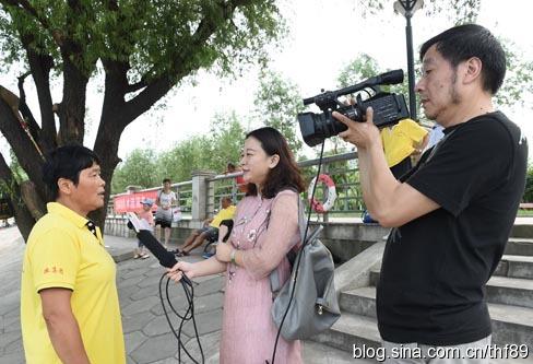 李天新在汉江中间将一名求救者救上岸,他是从北京来汉做生意的老板.