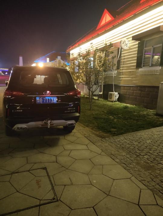 啤酒城内夜景还非常美丽别看淡季生意还特别