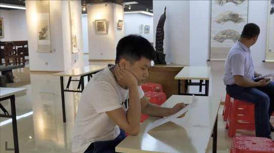 90后小伙相亲屡受挫:比找工作难