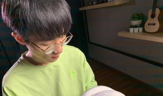 王小歪成为游戏领域第一人，成功晋级快手大主播