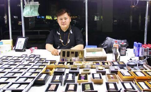 摆地摊生意不好产品卖不好跟批发商没有关系，最大的问题是自己