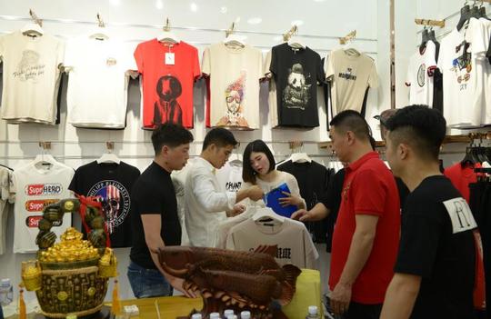 江苏东燕九龙服饰创业团队进军常熟市场-句容市浙江