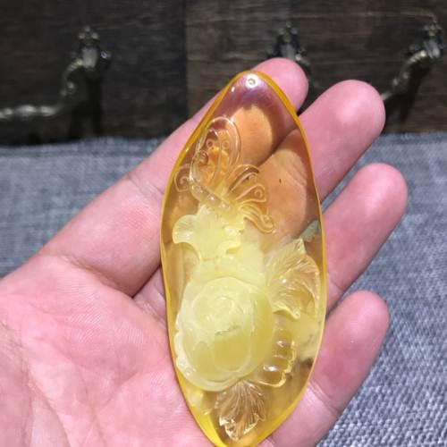 天然蜜蜡雕刻吊坠