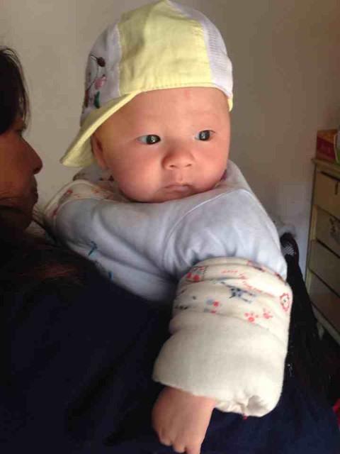 两个月的宝宝为什么喜欢竖抱