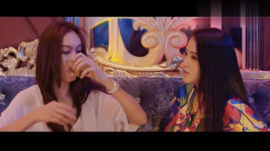 美女失恋去酒吧和闺蜜喝酒，没想到遇到前男友