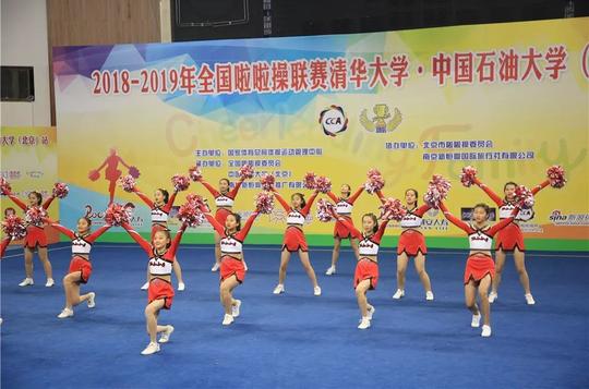 参加了花球规定动作和校园啦啦操示范套路两个项目比赛.