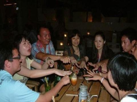劝酒游戏风格图