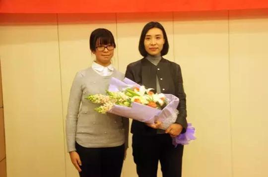 父亲早早去世，她15岁辍学去打工，丈夫意外身亡把她逼成百亿富豪