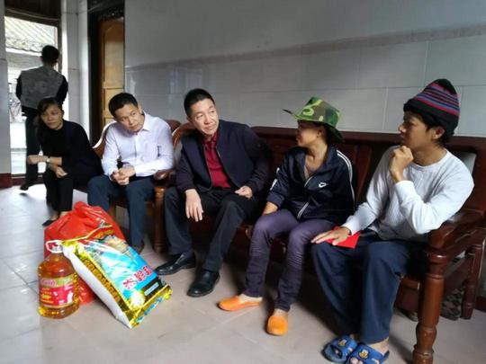 此次省计生协会,省人寿保险公司共对琼海市10户独生子女失独家庭,计生