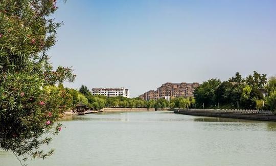 扬州相对冷门的景区，却是中国最有名的古运河，游客很少