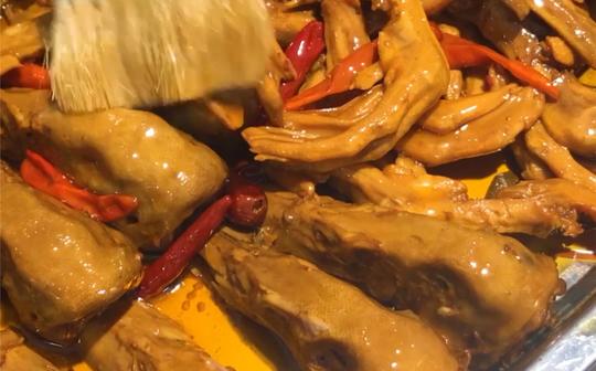 我学员正在学习中，今天第二天了，做餐饮，细节很重要，所有配方无保留教会大家，祝他生意兴隆!