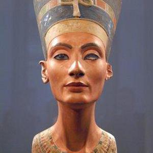 1912年在埃及发现的石灰石雕像