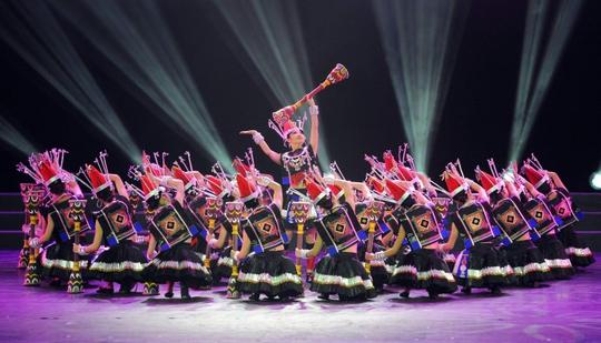 贵州高原上的黄金城——天柱;六人舞蹈队形图片下载;扇子舞蹈造型