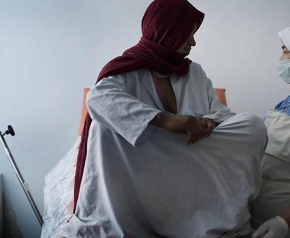 孕妈妈生产是助产士接生吗
