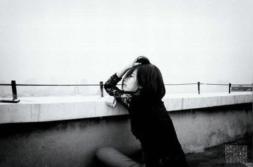 唯美女生背影伤感图片素材