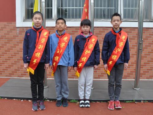 2017学年第二学期第九周升旗手护旗手自我介绍-内容
