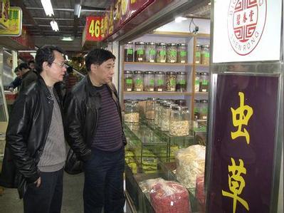 当前中药材市场大货走动显迟,药商们感觉生意难做,仿佛淡季提前到来.