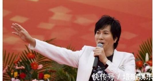 他曾火过蔡国庆，靠一首歌红34年，52岁离世留下9亿财产!