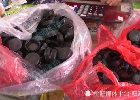 浙江一商店积攒400多个中奖的饮料瓶盖，厂家不给兑奖:你不应该有这么多