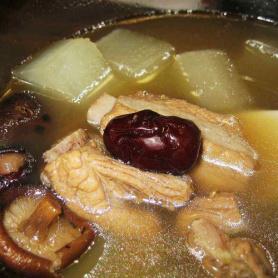 骨头汤萝卜汤的做法