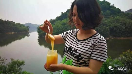 2009年之前,张小妹和孩子们在城市生活,和丈夫一起做服装批发生意.