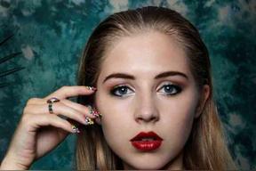 赫敏·科菲尔德