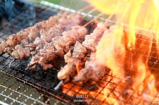 现在做烧烤摊还能赚钱吗?