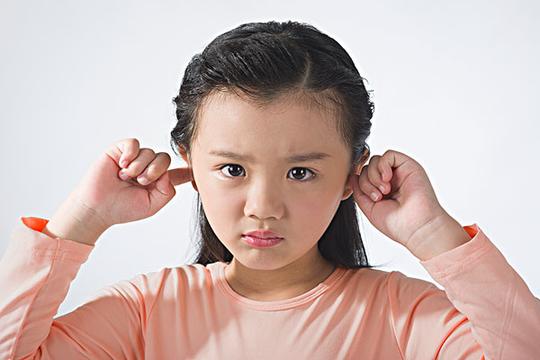 生气撅嘴的小女孩_图片大全—全景创意图库（quanjing.com）中国领先的正版图片视频素材网站