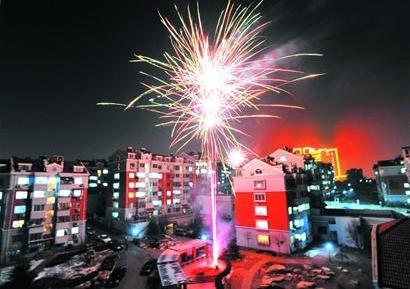青岛烟花爆竹生意惨淡销售点摊主至今未回本(图)