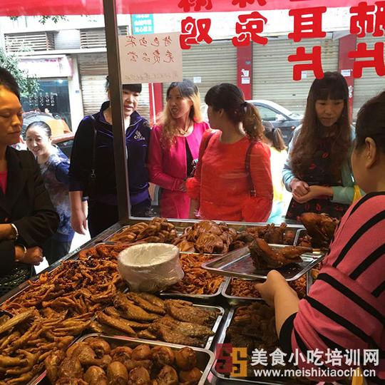 食光机特色卤菜华蓥豪门加盟店开业,80后装修工人开夫妻店创业