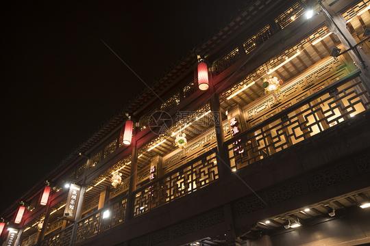 夜晚的古风建筑