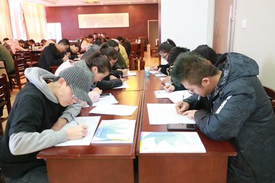在谭永亮的带领下,同学们从创业项目选择,到商业模式制定,到营销战略