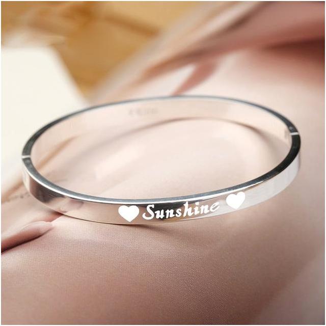 给宝宝戴银手镯的危害