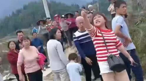 一个村都是“强盗”?大学生回乡创业，投资十多万养虾，却遭近百村民哄抢!