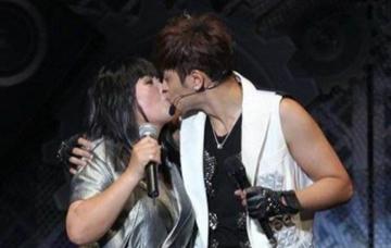 罗志祥电臀表情