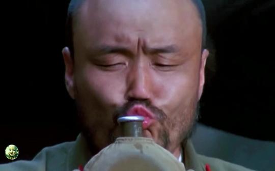 爆笑系列:好搞笑的两个娃娃，戏耍日本军人