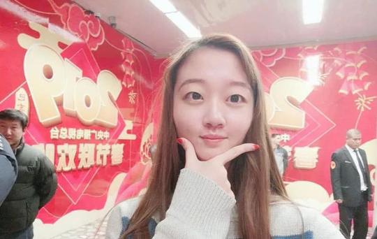 刘谦是春晚"第一快手"?大错特错,这位女生才是快到让