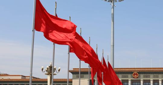 人民大会堂红旗飘飘_4096x2160_高清视频素材下载(:)