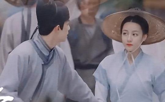 看大佬是如何拉着妹子奔跑的，新镜头!【吴磊×迪丽热巴】【长歌行】