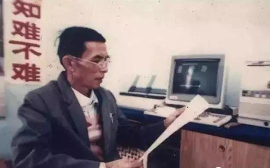高中毕业,21岁创业养鸡,30年后鸡场市值2000亿,如今