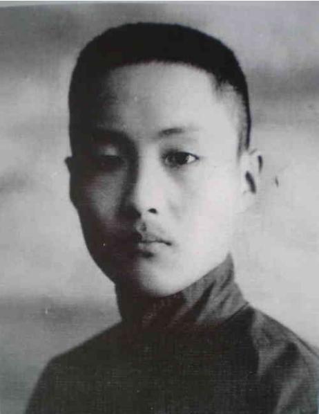 此人虽是一介平民却因一个特殊称号战乱出生时被派军队保护