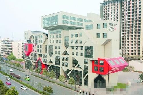 4,青羊区青年(大学生)创业园主导产业:模具,工业设计