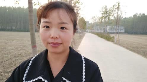 农村大姐摆摊做生意，有钱不赚被家人说傻，这是为啥