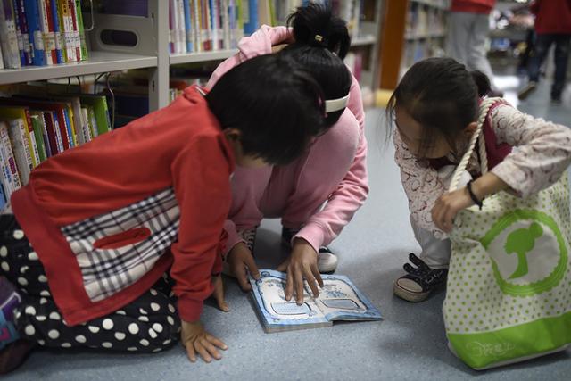 在图书馆看书发朋友圈的说说