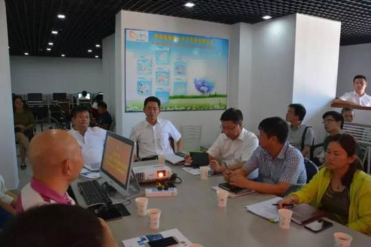 副市长,美兰区委书记龙卫东带队调研海南残疾人就业创业一条街