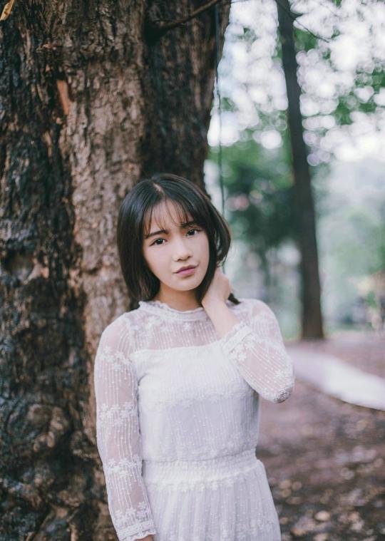 森林中的白裙温婉姑娘浓眉大眼灵动写真集微相册微博摄影